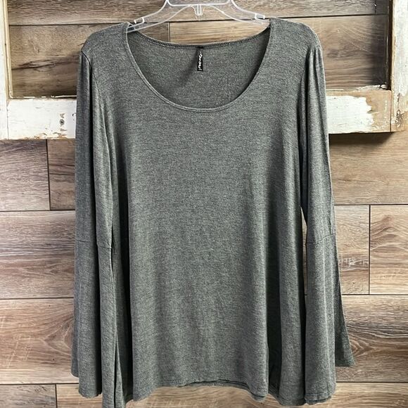 Sweet Clarity Ladies Long Bell Sleeves Top, Size Large, Grayish Black - Picture 2 of 8